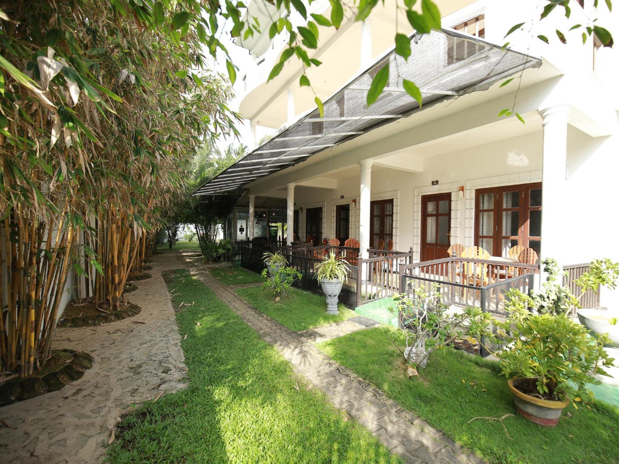 Crystal Oceanic Hotel Ahangama Exterior photo